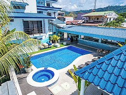 Oz Hotel & Sports Bar