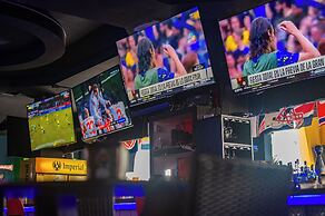 Oz Hotel & Sports Bar