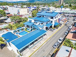 Oz Hotel & Sports Bar