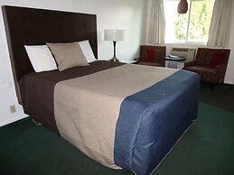 Cougar Land Motel