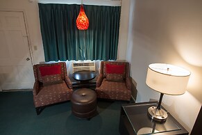 Cougar Land Motel