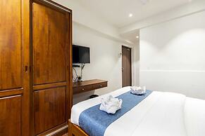 Hotel Q Deck Rooms