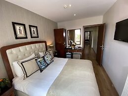 Four Doors Hotel