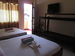 AJ Travellers Inn