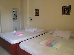 AJ Travellers Inn