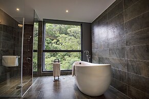 Platinum Hotel