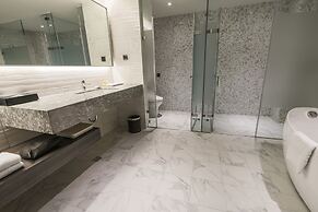 Platinum Hotel