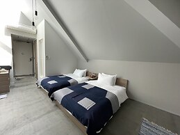 HULL Osaka Hokko Marina