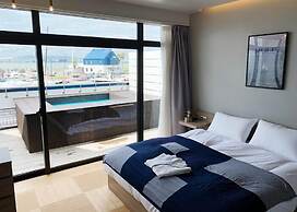 HULL Osaka Hokko Marina