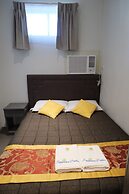 Sapphire Palms Motel