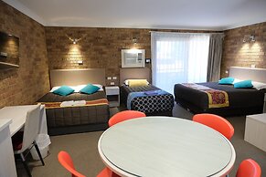 Sapphire Palms Motel
