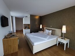 Hotel AVA