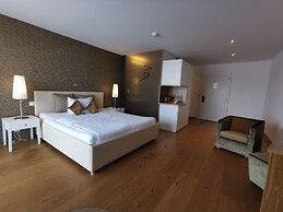 Hotel AVA
