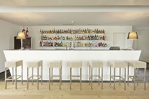 Hotel AVA