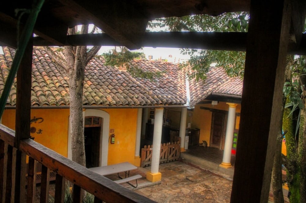 Rossco Hostel