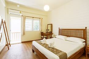 Les Fleurs Bangkok Hostel