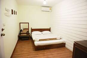 Les Fleurs Bangkok Hostel
