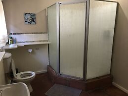 El Roi Guest Lodge