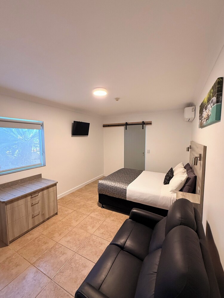 Childers Oasis Motel