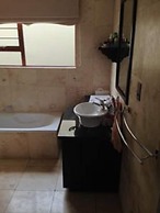 Sunninghill Guest Lodge
