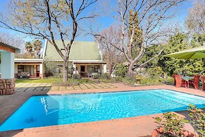 Sunninghill Guest Lodge