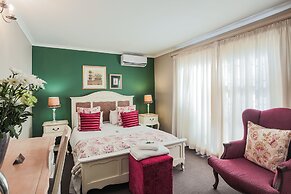Sunninghill Guest Lodge