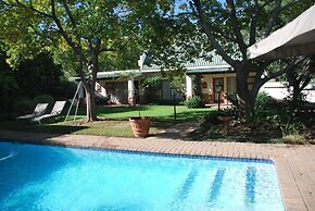 Sunninghill Guest Lodge