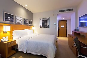 Hampton Inn & Suites by Hilton Paraiso