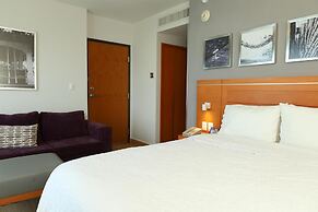 Hampton Inn & Suites by Hilton Paraiso