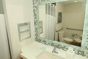 Hampton Inn & Suites by Hilton Paraiso
