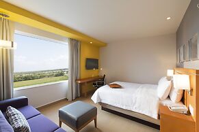 Hampton Inn & Suites by Hilton Paraiso