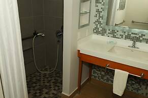 Hampton Inn & Suites by Hilton Paraiso