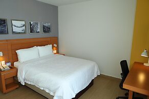 Hampton Inn & Suites by Hilton Paraiso