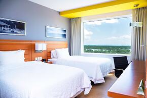 Hampton Inn & Suites by Hilton Paraiso