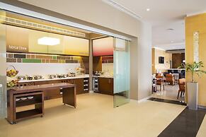 Hampton Inn & Suites by Hilton Paraiso