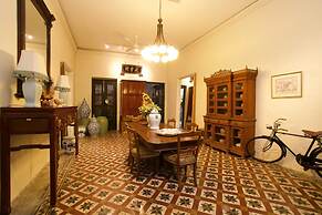 Muntri Mews