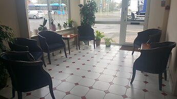 Airport Guest House