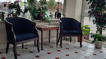 Airport Guest House