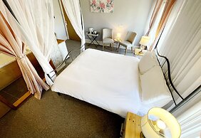 Dukes Folly Hotel