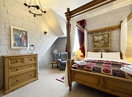 Dukes Folly Hotel