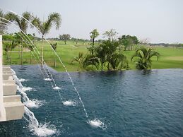 Uniland Golf & Resort