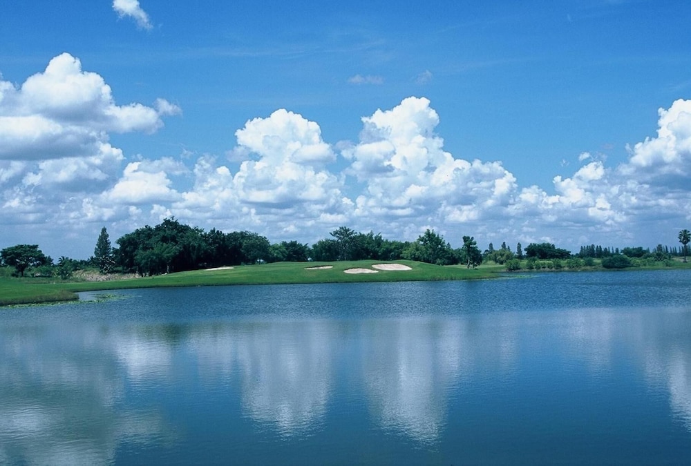 Uniland Golf & Resort