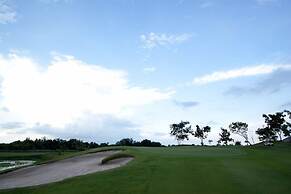Uniland Golf & Resort