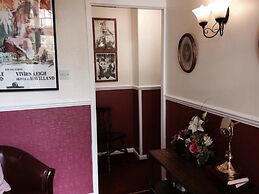 Barons Court Hotel