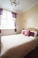 Barons Court Hotel