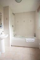 Barons Court Hotel
