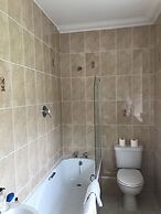 Barons Court Hotel