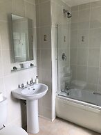 Barons Court Hotel