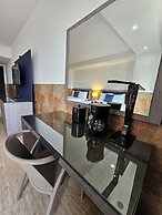 Beverly Hills: Hotel & Business