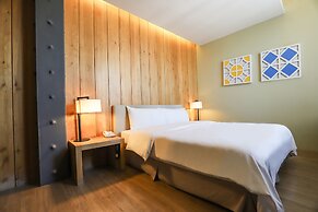 Roots Chew Hotel